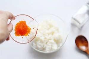 蟹籽肉松芝士饭团的做法