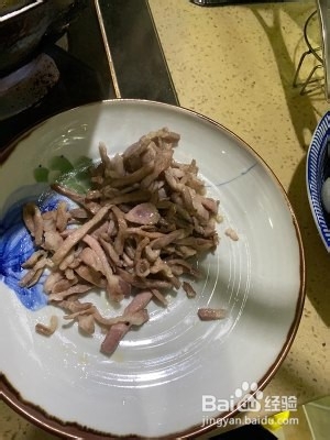 干煸蒜薹肉丝的做法