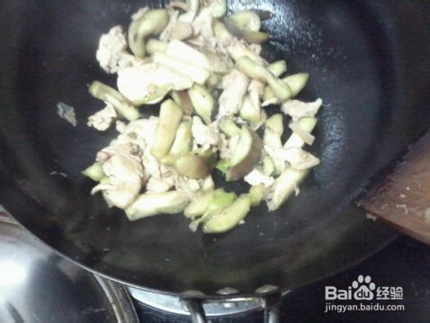 家常酱茄子香肠焖饭