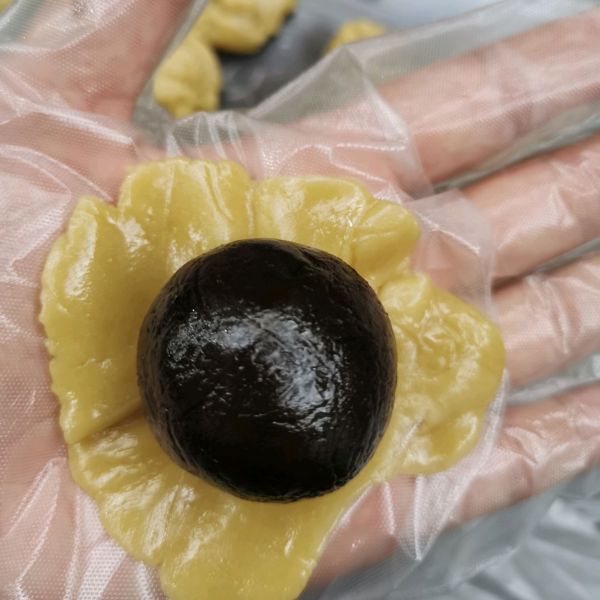 正宗广式枣泥月饼