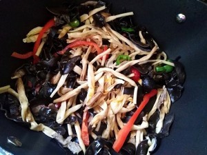 教你怎么做鲜炒木耳黄花菜
