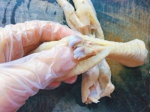 蒜香无骨凤爪的做法