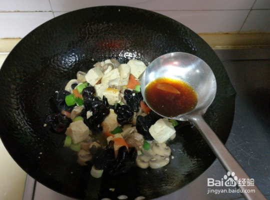 木耳口蘑熘豆腐的制作方法