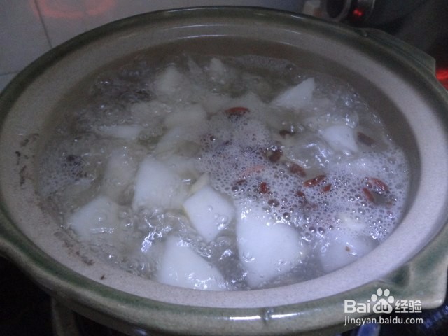 奉玉百合雪梨枸杞羹的做法