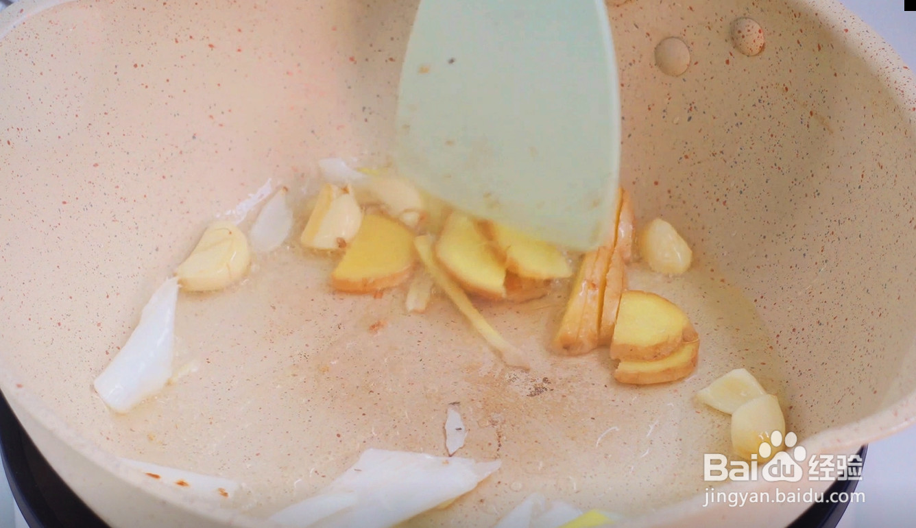 酸菜牛鲈鱼火锅的做法