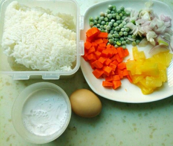 椰香菠萝蛋炒饭