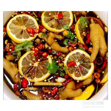 如何自制美味的酸辣鸡爪?