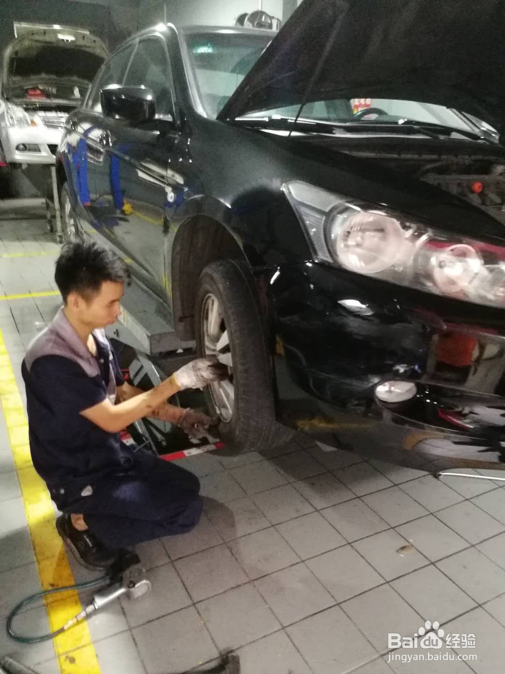 雅阁车更换原装减震器全过程