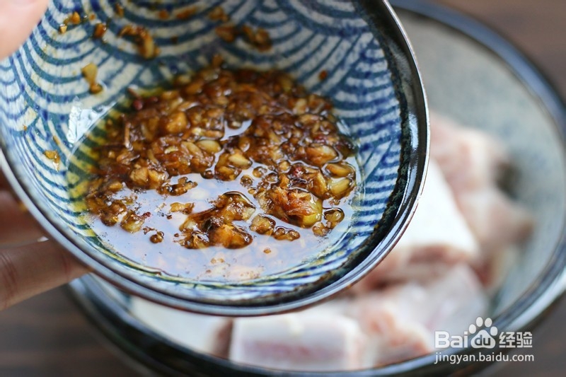 美味难挡、软嫩易脱的蒜蓉蒸排骨