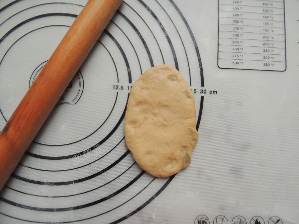 红糖葡萄干早餐卷