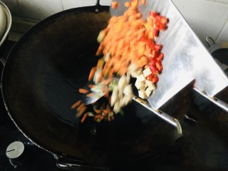 如何在家就能做一份什锦酱油炒饭呢？