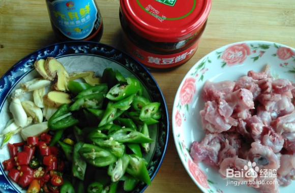 怎么做青椒炒兔肉