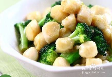 西蓝花炒鲜贝丁