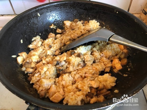 如何做出好吃美味的咖喱蘑菇鸡丁炒饭