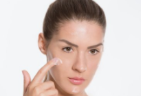 冬天脸出油厉害怎么办