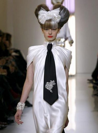 香奈儿高定秀蝴蝶结浪漫发型