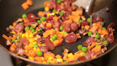 当地特色-竹筒饭-蒸出来的米饭口感才香