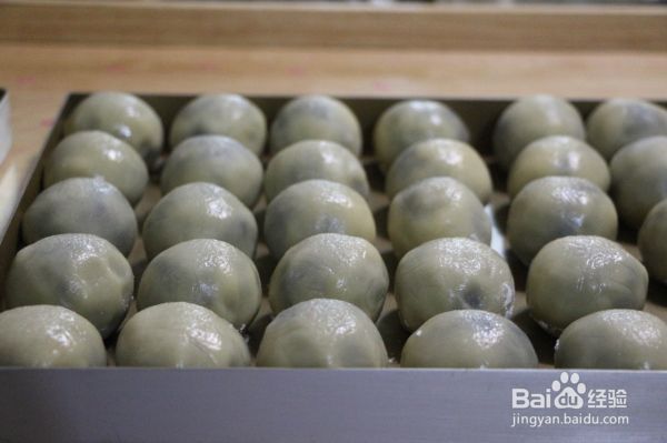 广式黑芝麻莲蓉月饼