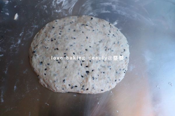 全麦黑芝麻软面包