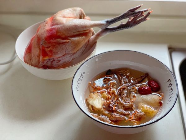 云南菌菇炖鸡汤