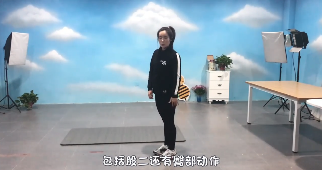 如何练习箭步蹲？