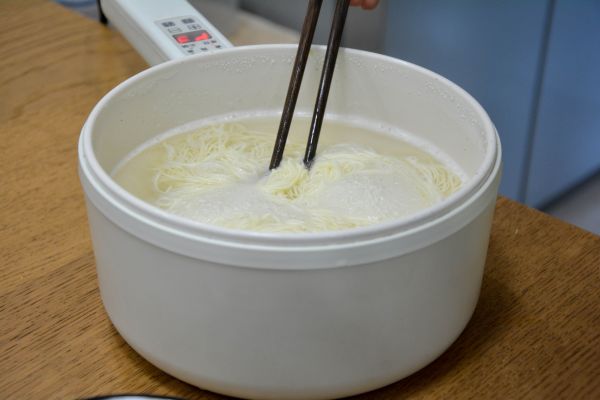 鸡蛋黄瓜鲜汤面