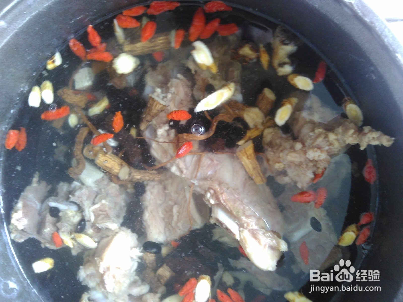 黑豆煲牛骨汤的家常做法