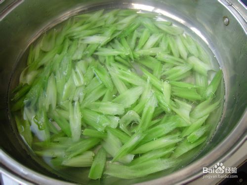 家常菜----西芹炒百合