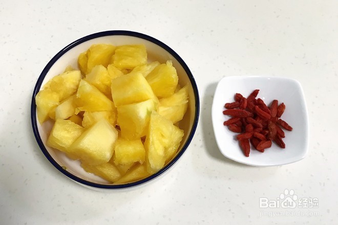 桃胶银耳凤梨甜汤的做法