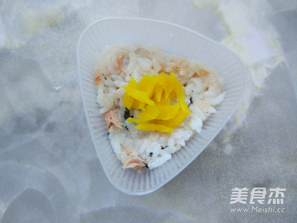金枪鱼饭团的做法