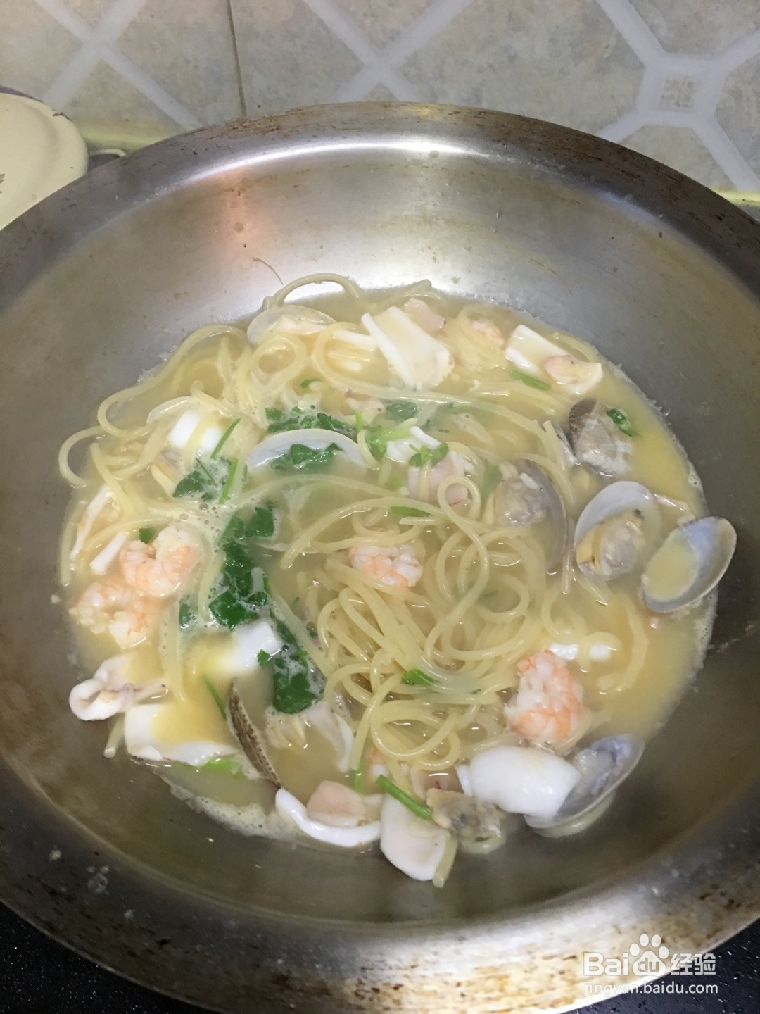 蒜香海鲜意大利面的做法