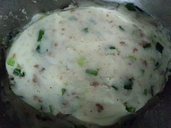 葱香牛肉土豆饼