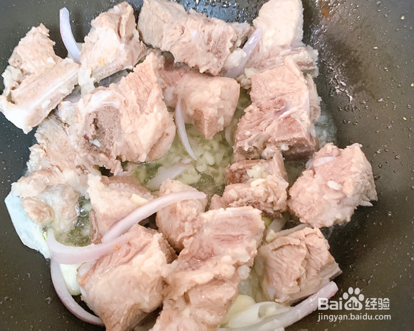 孩子爱吃的辣白菜排骨