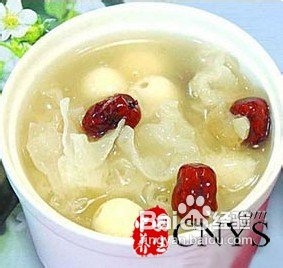 春季易肺燥干咳 雪梨南杏润肺汤