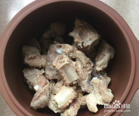 鲜香野生榛蘑煲排骨汤