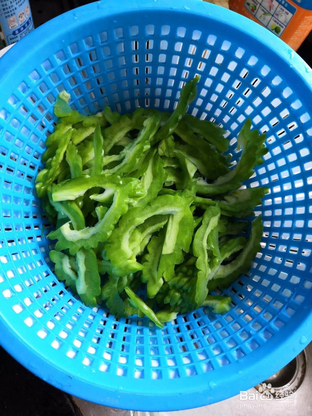 鸡蛋炒苦瓜的做法？