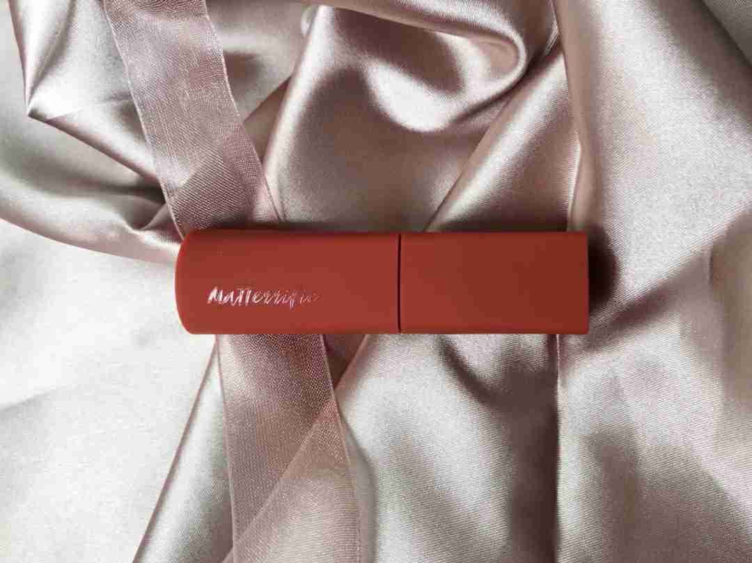 人生的第一支唇釉,奉献给了玛丽黛佳