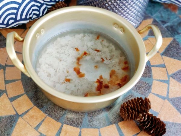 桃胶雪燕银耳羹