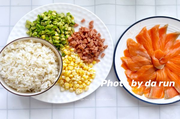 三文鱼牛油果藜麦炒饭