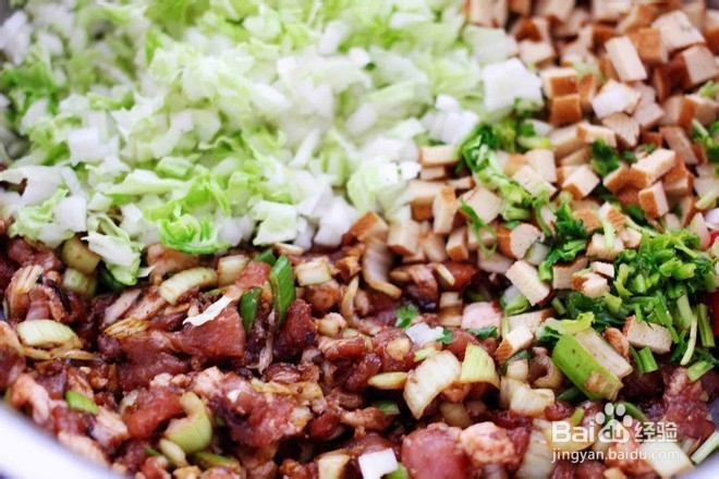 如何做出香味十足的猪肉白菜豆干馅饼