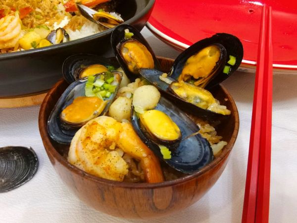 海鲜贻贝煲仔饭