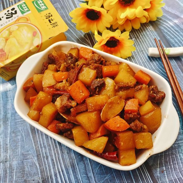 红烧胡萝卜土豆炖牛腩