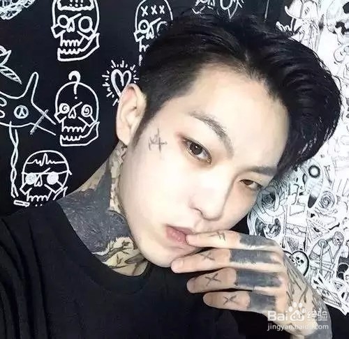 男生怎么自拍才好看?