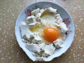 如何在家就能简单制作一份无米豆腐炒饭呢？