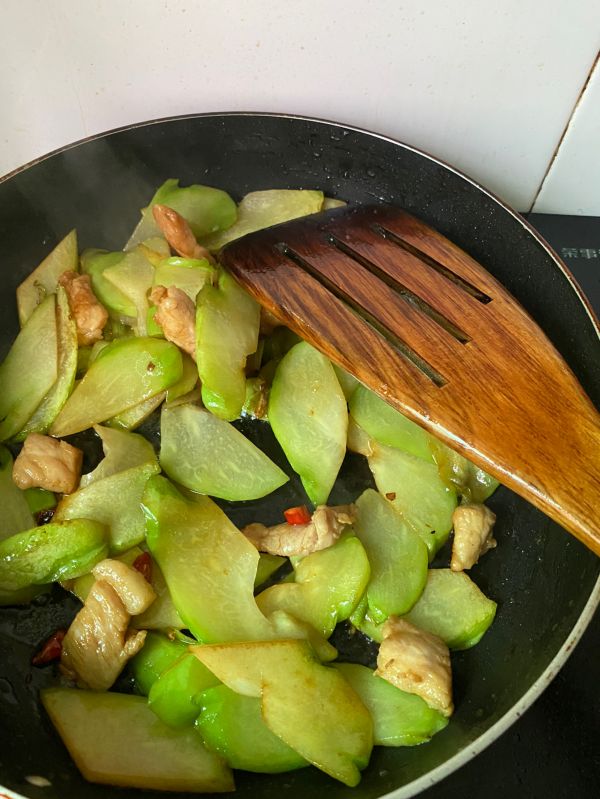 佛手瓜炒蟹味菇