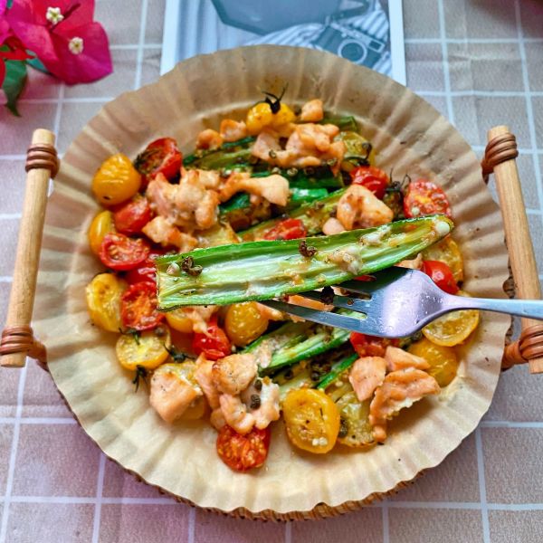 青花椒盐风味三文鱼蔬菜沙拉空气炸