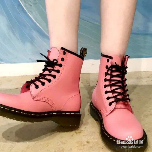 马丁靴蹭了一块皮怎么办