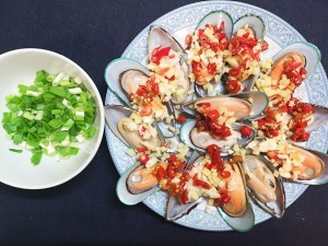 剁椒蒜蓉蒸青口贝