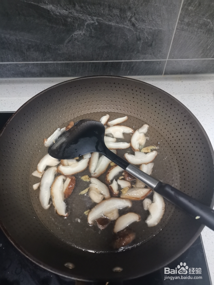 新手适合做的香菇白菜鸡肉丸子汤