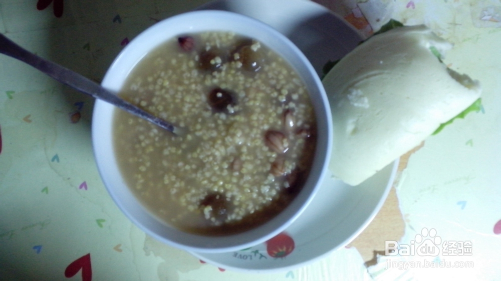 早餐:小米花生桂圆粥+中式三明治